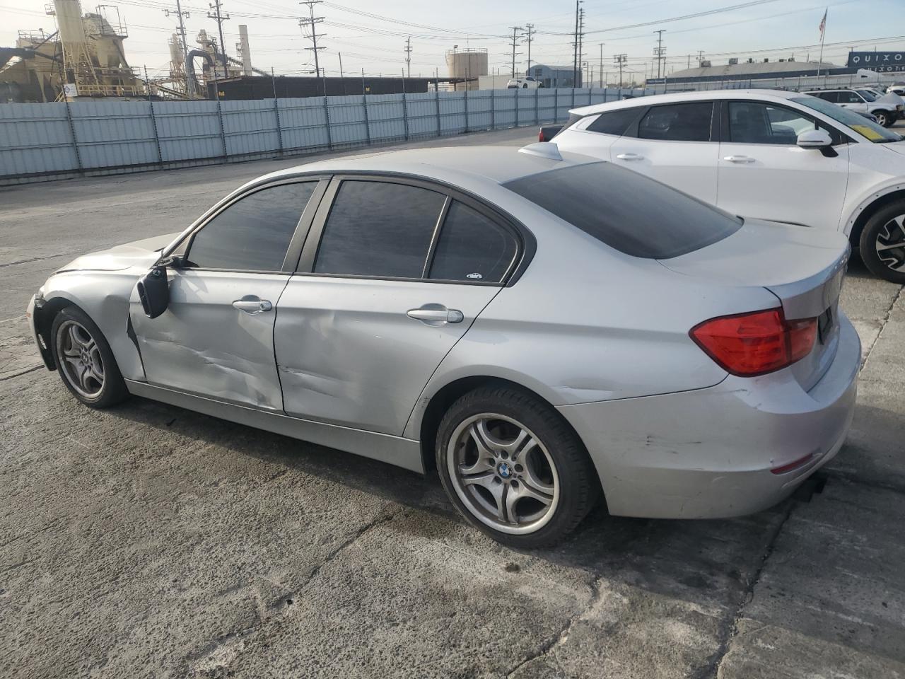 Obraz 2 z 2013 BMW 328 I SULEV 2013 z VIN WBA3C1C59DF435679