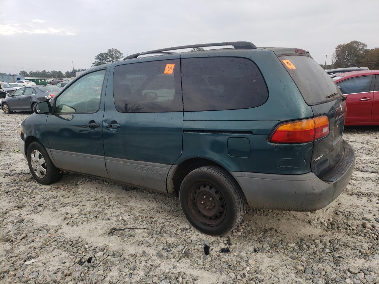 Image 2 of 1998 TOYOTA SIENNA LE 1998 with VIN 4T3ZF13C5WU061043