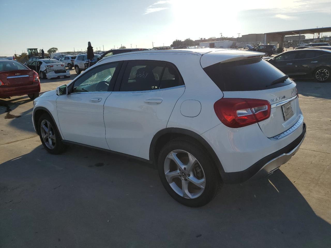 Obraz 2 z 2020 MERCEDES-BENZ GLA 250 2020 z VIN WDCTG4EB8LU027657