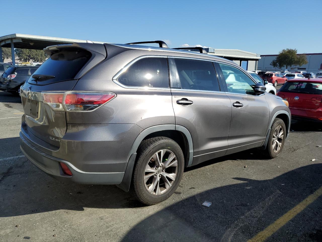 Image 3 of 2015 TOYOTA HIGHLANDER XLE 2015 with VIN 5TDJKRFH5FS136212