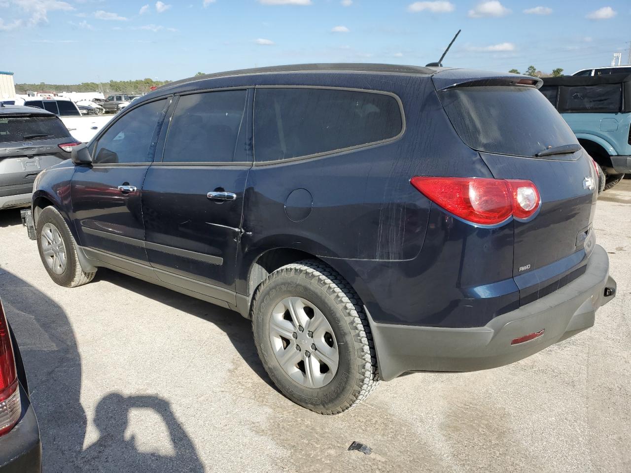 Изображение 2 2012 CHEVROLET TRAVERSE LS 2012 с VIN 1GNKVFED9CJ306080