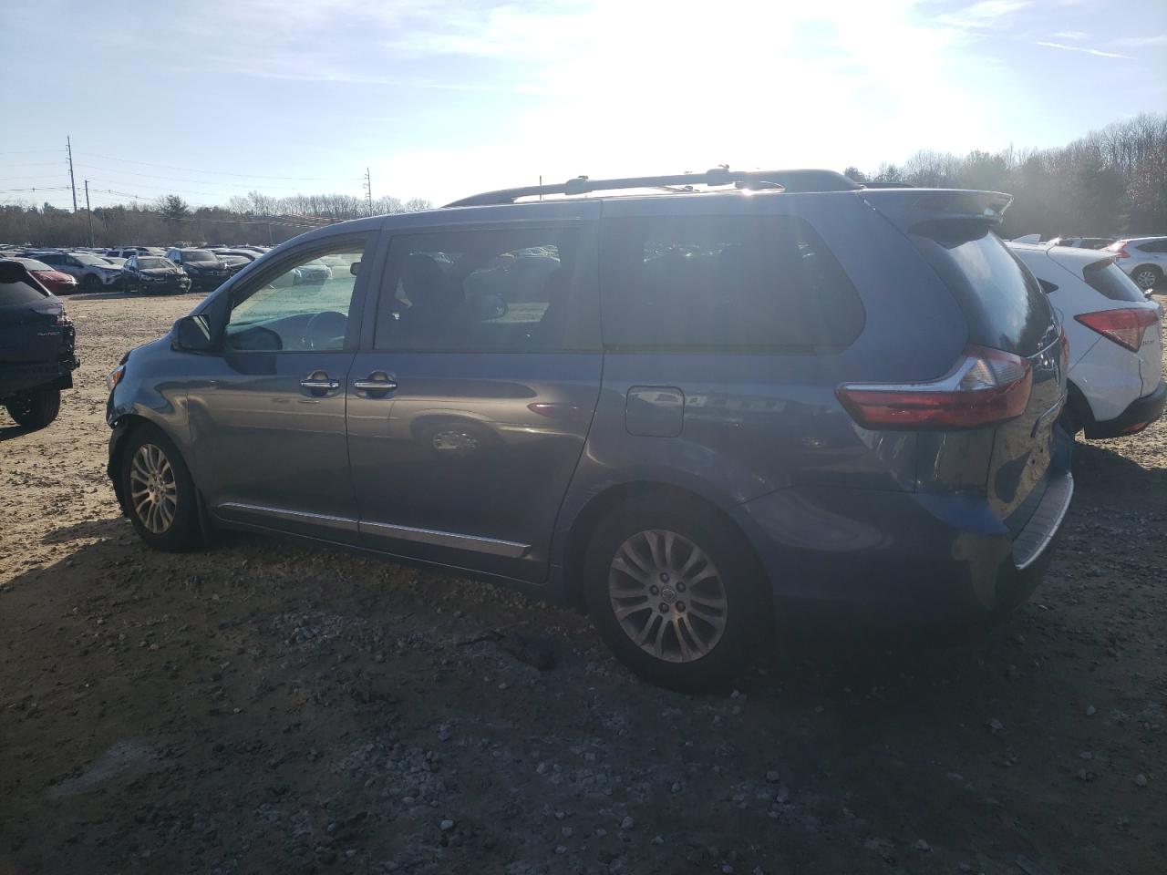 Image 2 of 2015 TOYOTA SIENNA XLE 2015 with VIN 5TDYK3DCXFS658966