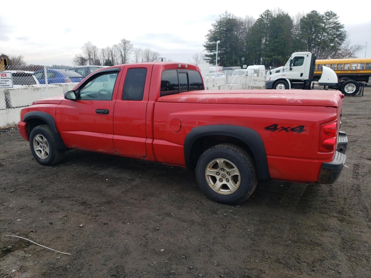 Image 2 of 2006 DODGE DAKOTA SLT 2006 with VIN 1D7HW42K56S611197