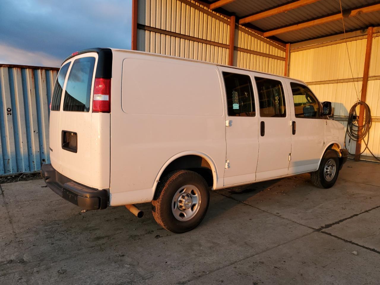 Obraz 3 z 2021 CHEVROLET EXPRESS G2500  2021 z VIN 1GCWGAFPXM1309667
