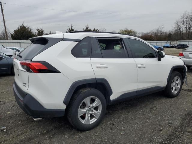 Image 3 of 2019 TOYOTA RAV4 XLE 2019 with VIN JTMP1RFV7KD028103