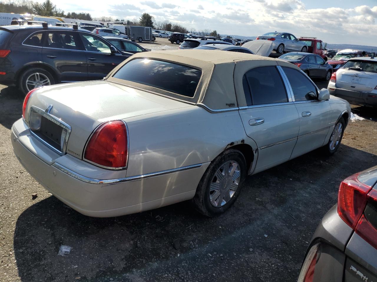 Obraz 3 z 2005 LINCOLN TOWN CAR SIGNATURE LIMITED 2005 z VIN 1LNHM82W75Y644137