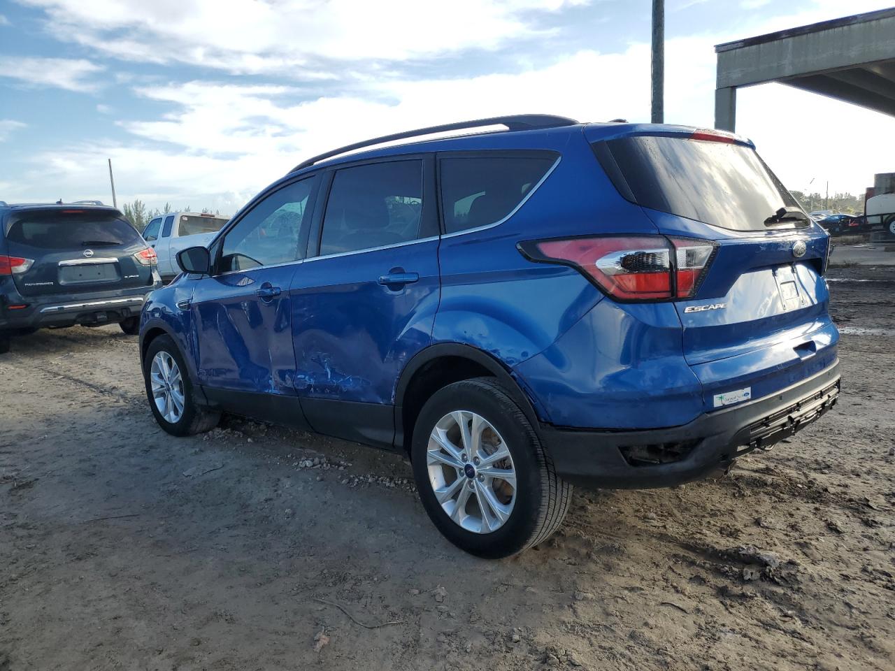 Image 2 of 2017 FORD ESCAPE SE 2017 with VIN 1FMCU0GD7HUC60163