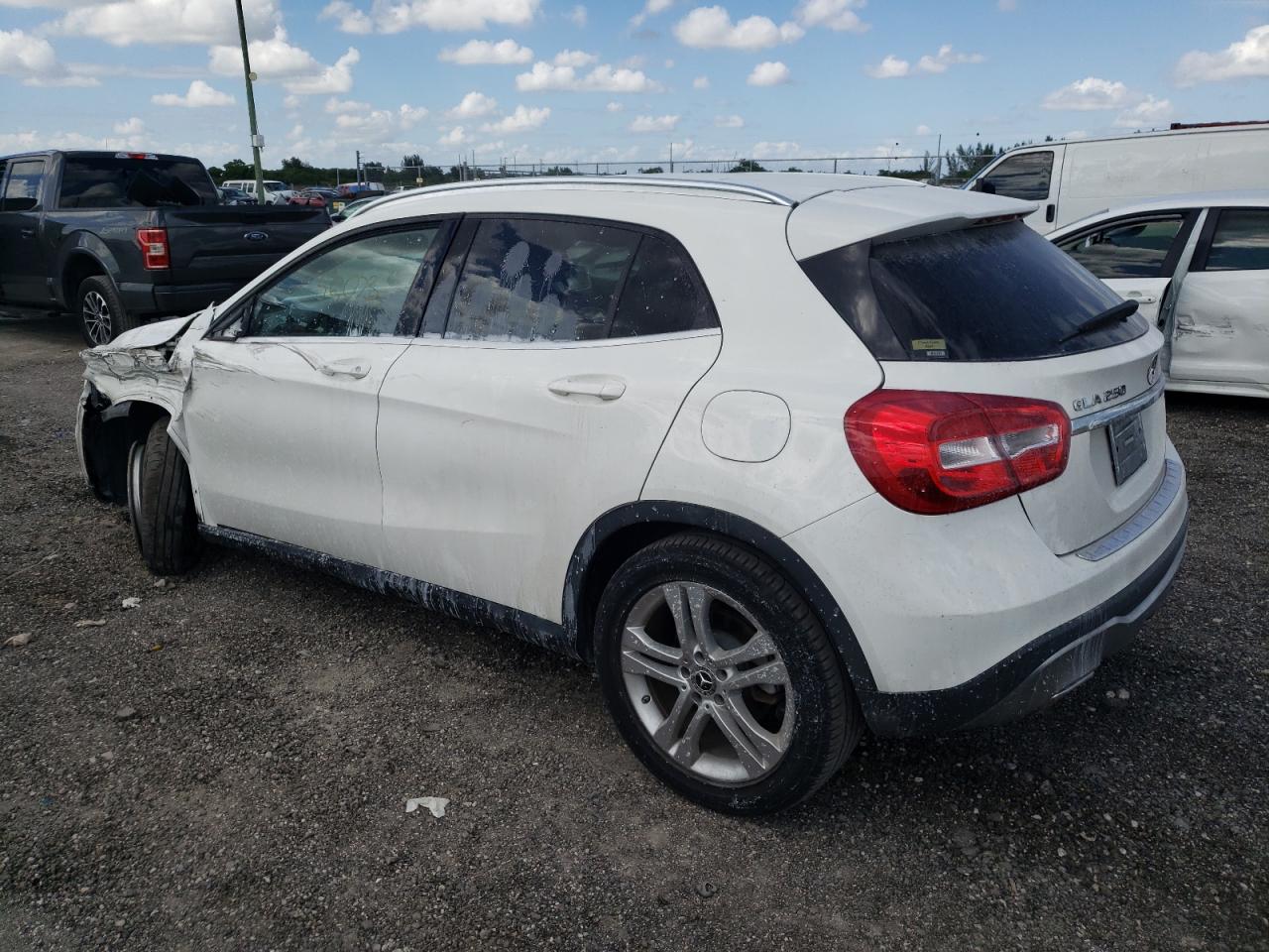 Obraz 2 z 2019 MERCEDES-BENZ GLA 250 2019 z VIN WDCTG4EB5KU014931