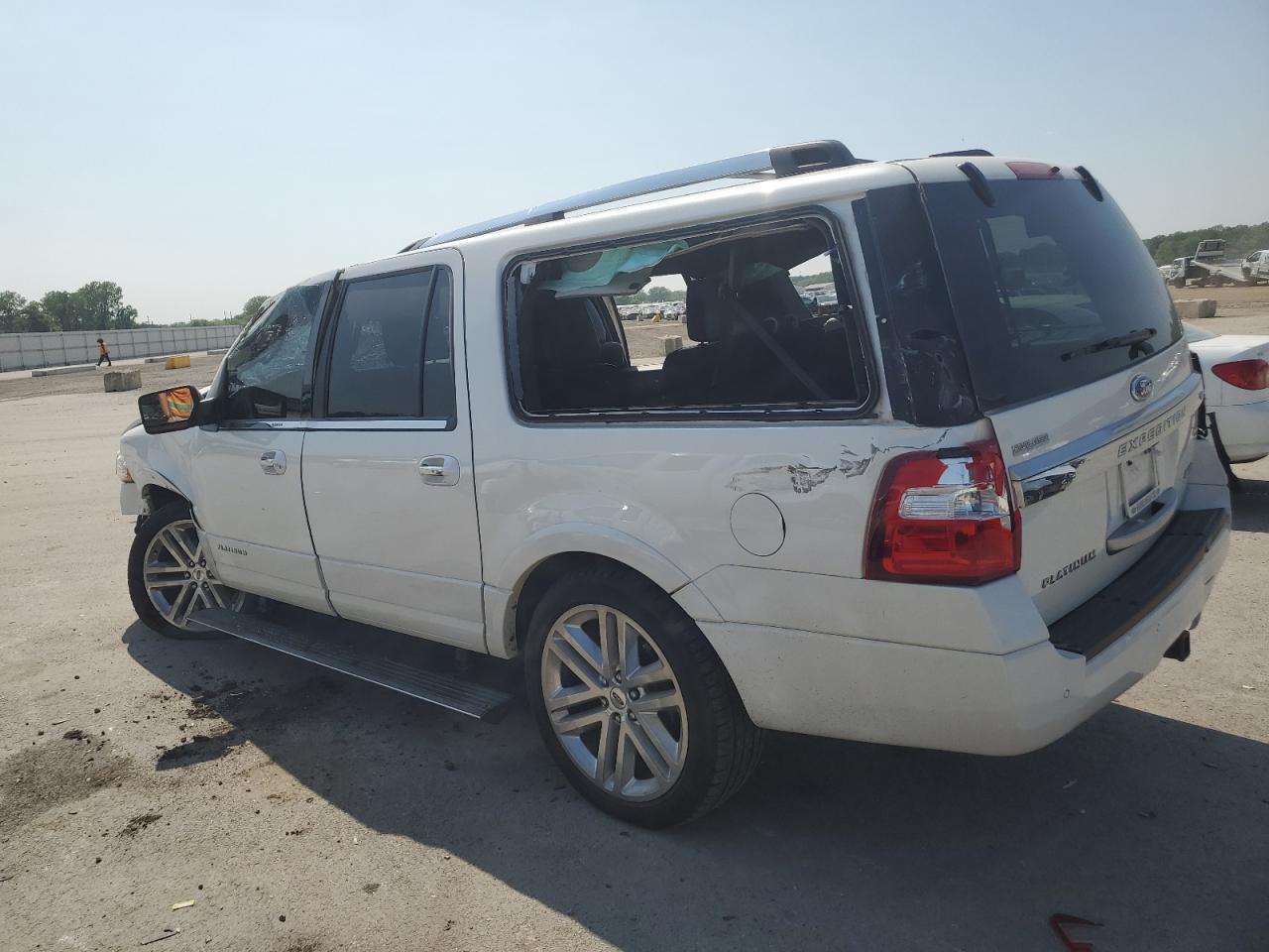 Image 2 of 2015 FORD EXPEDITION EL PLATINUM 2015 with VIN 1FMJK1MT3FEF36571