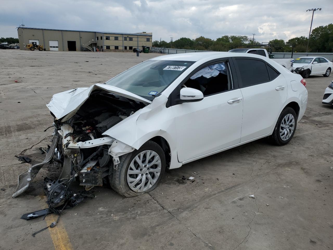 Obraz 1 z 2018 TOYOTA COROLLA L 2018 z VIN 5YFBURHE2JP832044