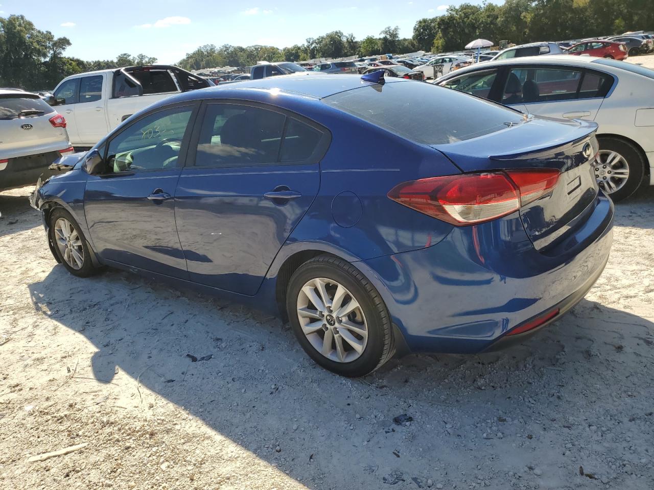 Изображение 2 2017 KIA FORTE LX 2017 с VIN 3KPFL4A75HE137460