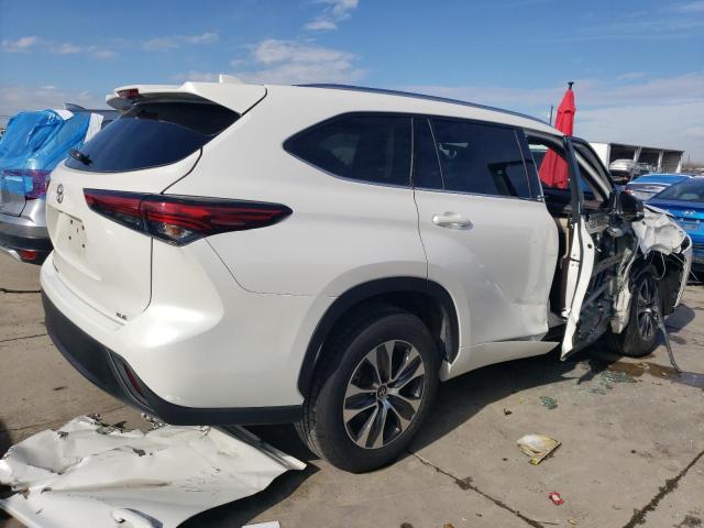 Obraz 3 z 2021 TOYOTA HIGHLANDER XLE 2021 z VIN 5TDGZRAH5MS053986