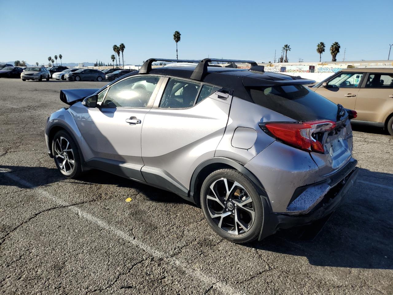 Изображение 2 2020 TOYOTA C-HR XLE 2020 с VIN JTNKHMBX5L1091599