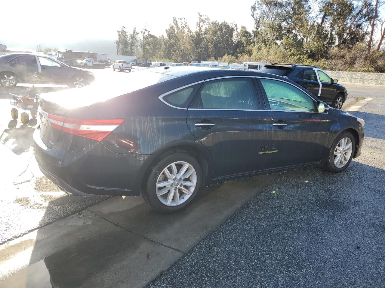 Image 3 of 2015 TOYOTA AVALON XLE 2015 with VIN 4T1BK1EB5FU172721