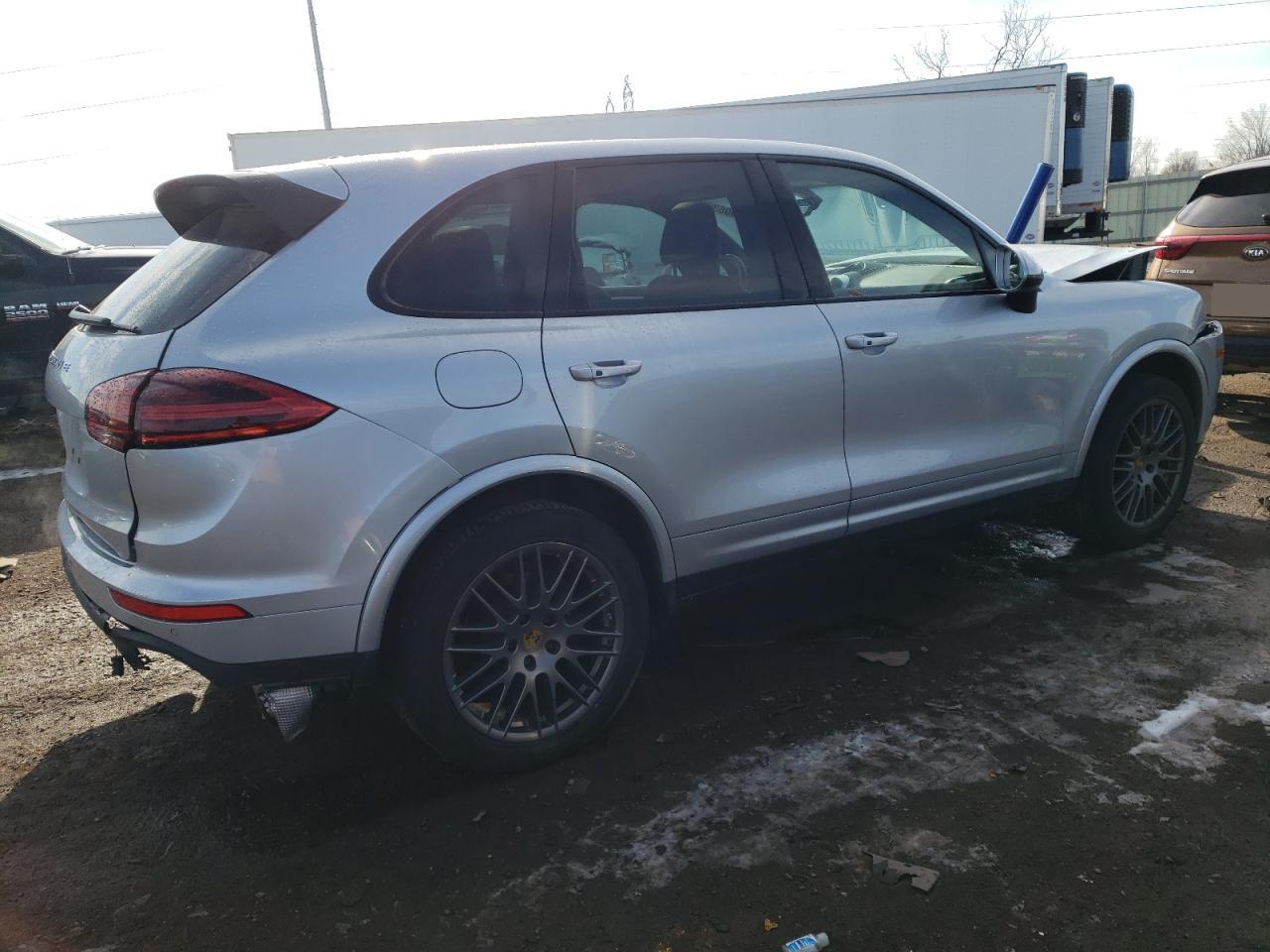 Obraz 3 z 2017 PORSCHE CAYENNE  2017 z VIN WP1AA2A25HKA90757