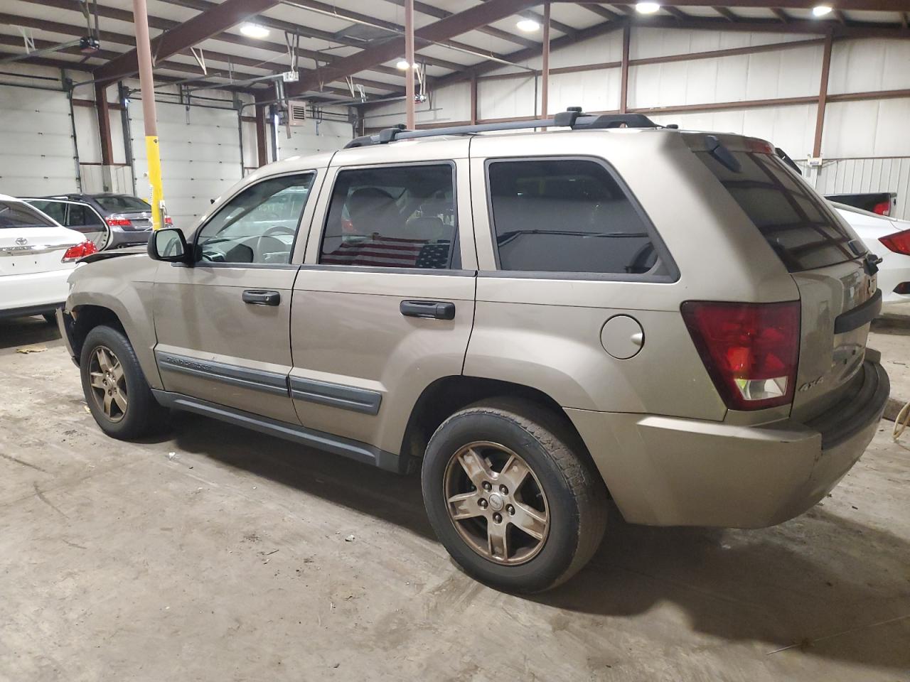 Image 2 of 2005 JEEP GRAND CHEROKEE LAREDO 2005 with VIN 1J4GR48K55C599169