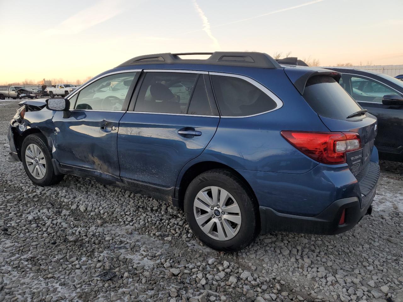 Obraz 2 z 2019 SUBARU OUTBACK 2.5I PREMIUM 2019 z VIN 4S4BSAFC1K3295049