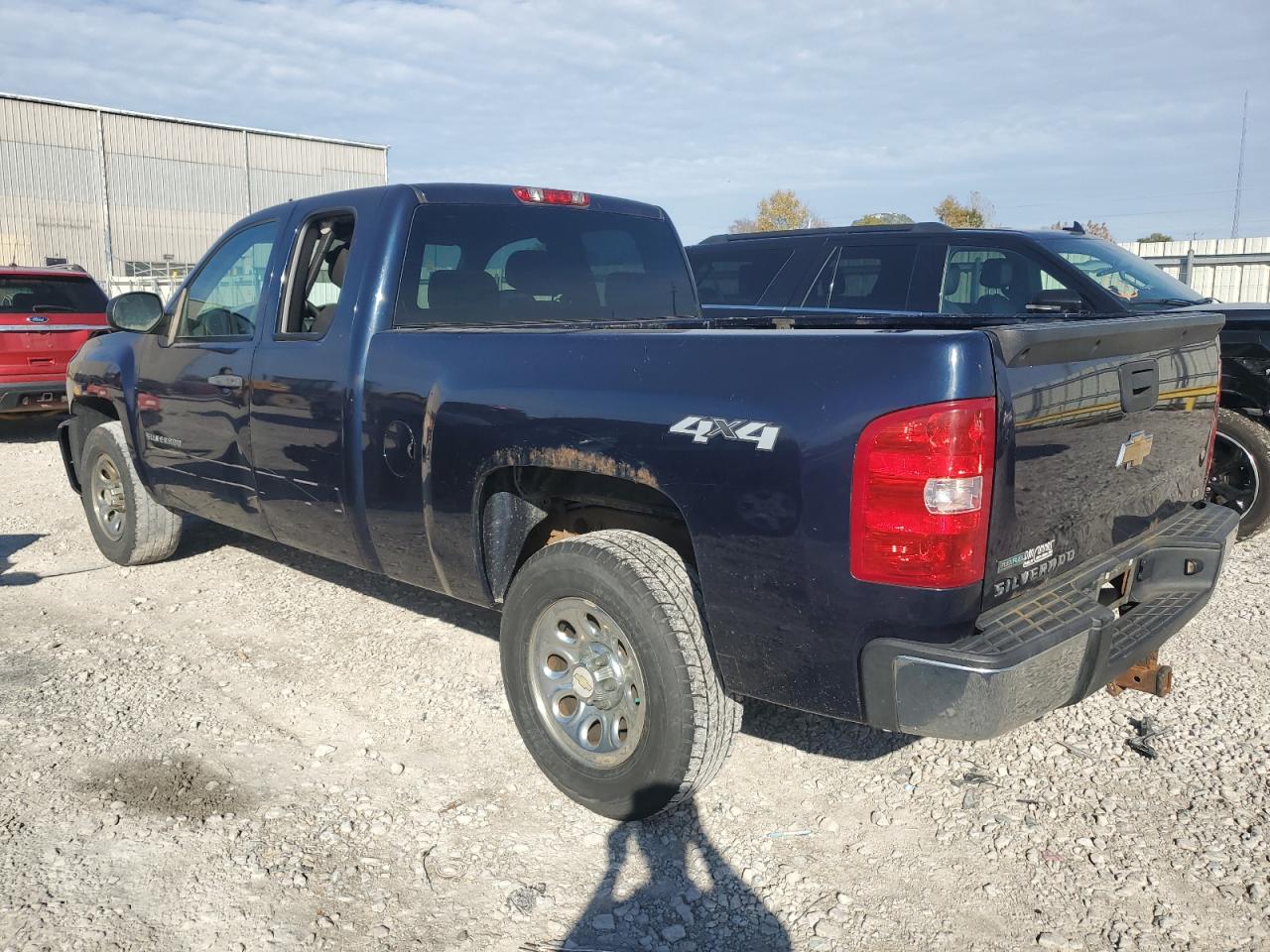 Image 2 of 2010 CHEVROLET SILVERADO K1500 LS 2010 with VIN 1GCSKREA6AZ131617