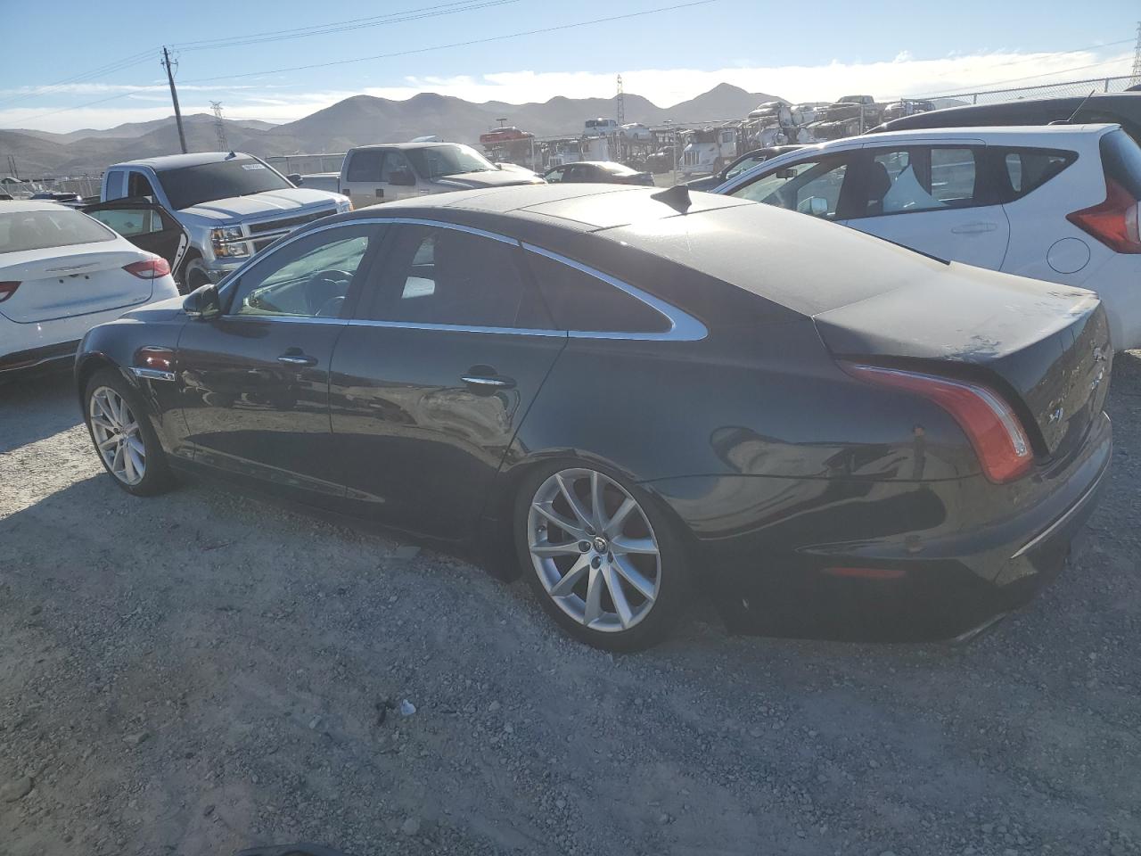 Изображение 2 2013 JAGUAR XJ  2013 с VIN SAJWA1C76D8V43044