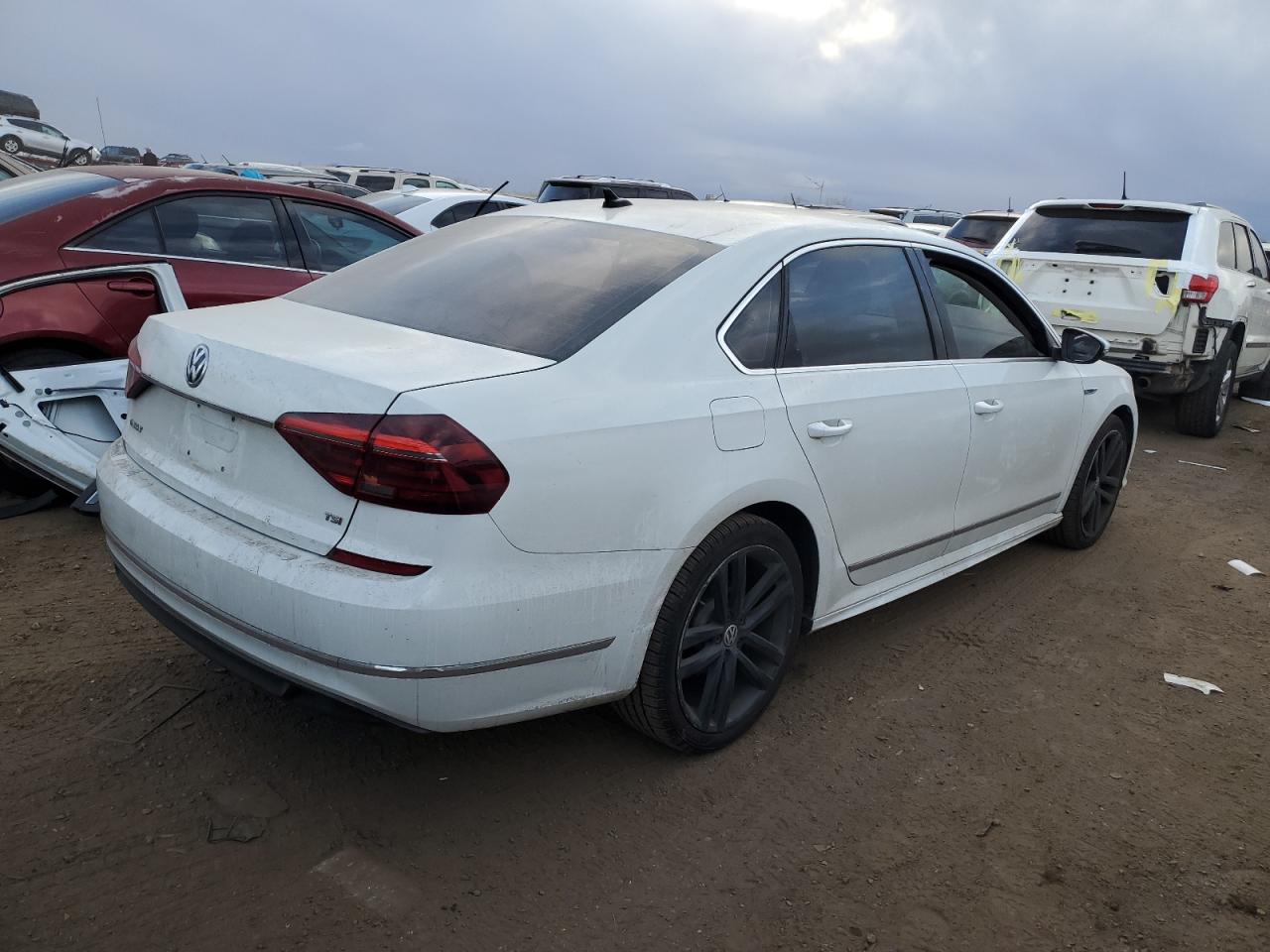 Obraz 3 z 2017 VOLKSWAGEN PASSAT R-LINE 2017 z VIN 1VWDT7A38HC002435