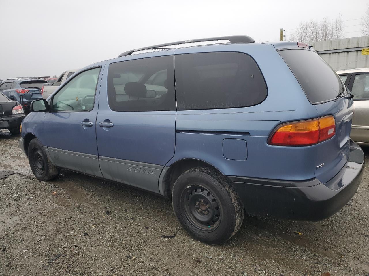 Image 2 of 1999 TOYOTA SIENNA CE 1999 with VIN 4T3ZF19C4XU155309