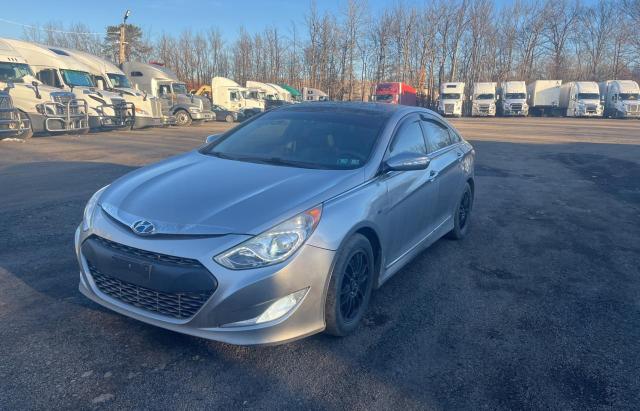 Image 2 of 2012 HYUNDAI SONATA HYBRID 2012 with VIN KMHEC4A45CA047797
