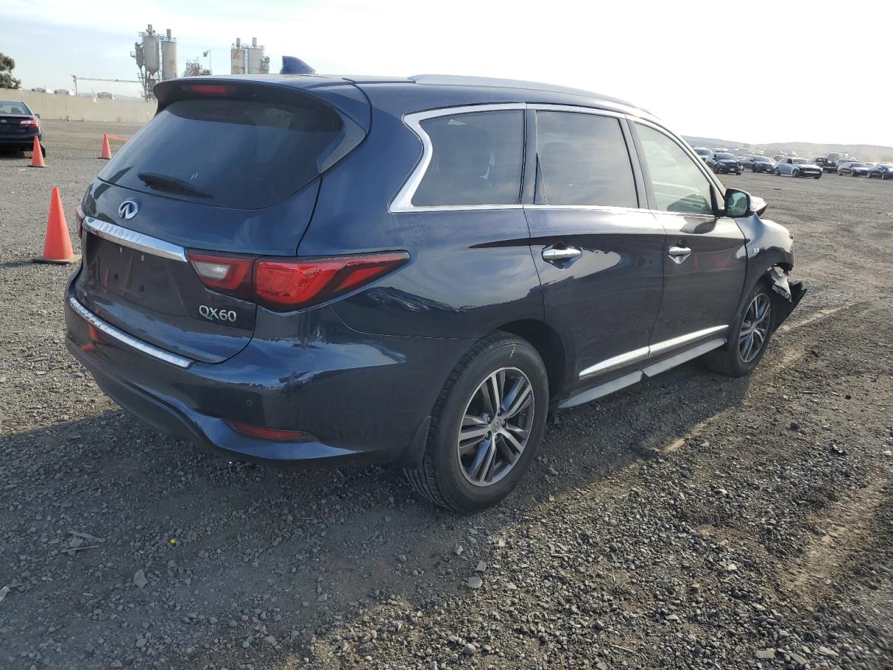 Image 3 of 2018 INFINITI QX60  2018 with VIN 5N1DL0MM0JC523813