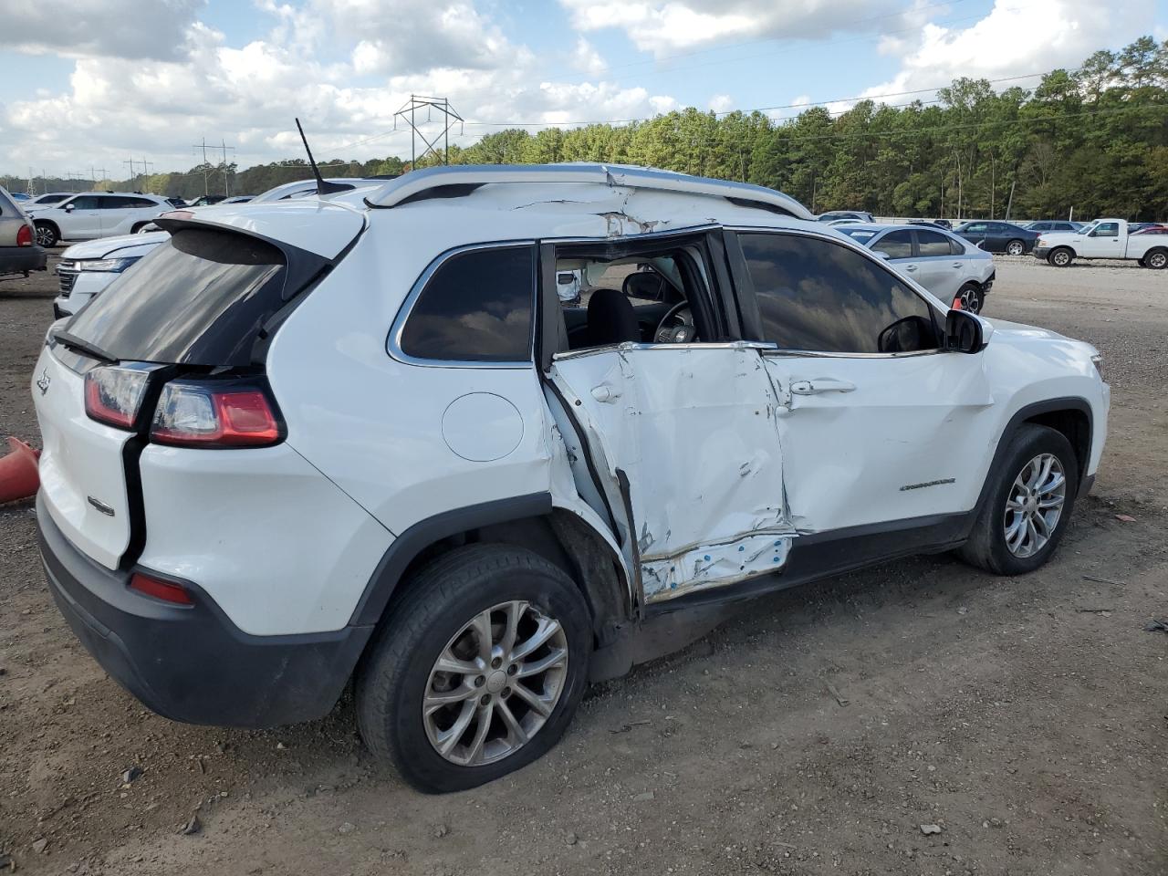 Image 3 of 2019 JEEP CHEROKEE LATITUDE 2019 with VIN 1C4PJLCB5KD203164