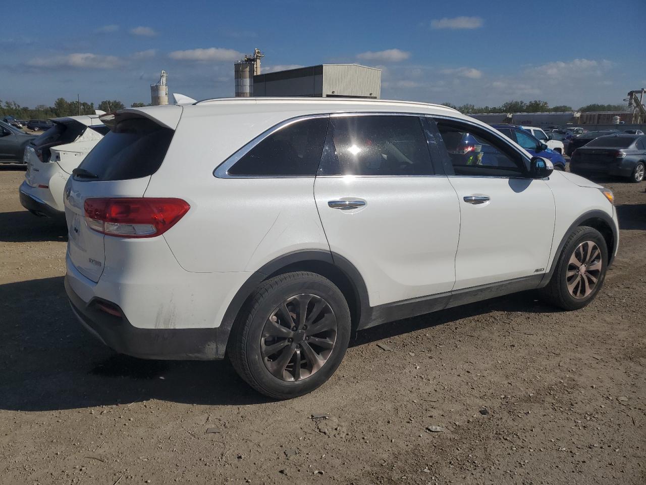 Image 3 of 2016 KIA SORENTO EX 2016 with VIN 5XYPHDA19GG015610