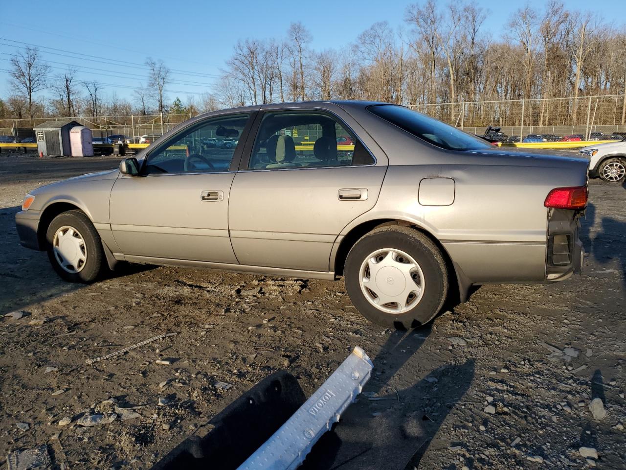Obraz 2 z 2000 TOYOTA CAMRY CE 2000 z VIN 4T1BG22K3YU681592