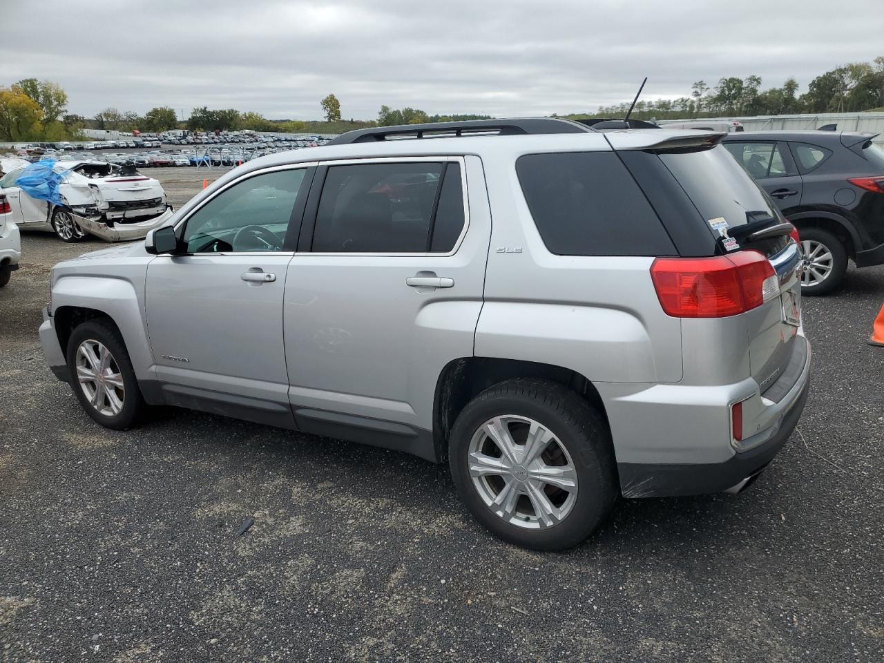 Obraz 2 z 2017 GMC TERRAIN SLE 2017 z VIN 2GKFLTE35H6272556