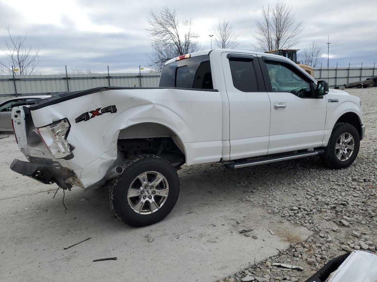 Image 3 of 2015 FORD F150 SUPER CAB 2015 with VIN 1FTFX1EF2FFB70178