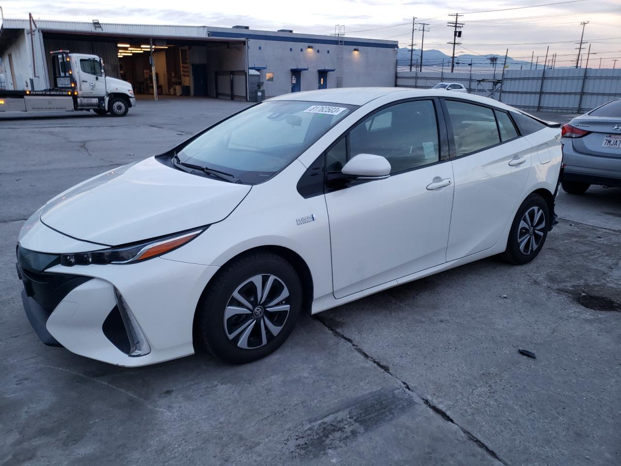 Obraz 1 z 2019 TOYOTA PRIUS PRIME  2019 z VIN JTDKARFP9K3110142