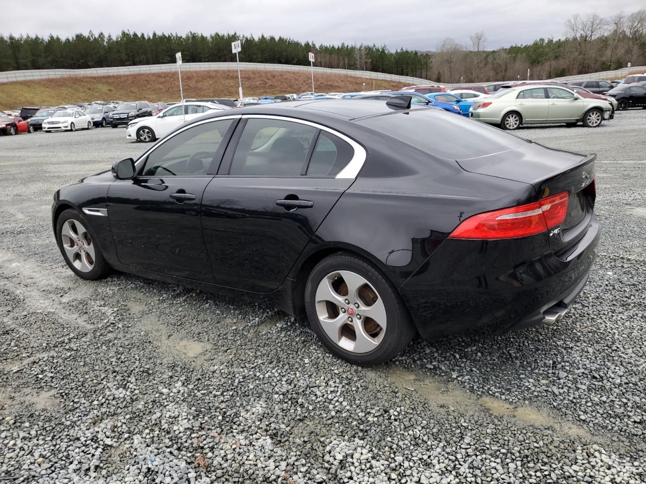 Obraz 2 z 2017 JAGUAR XE  2017 z VIN SAJAR4BN1HA952118