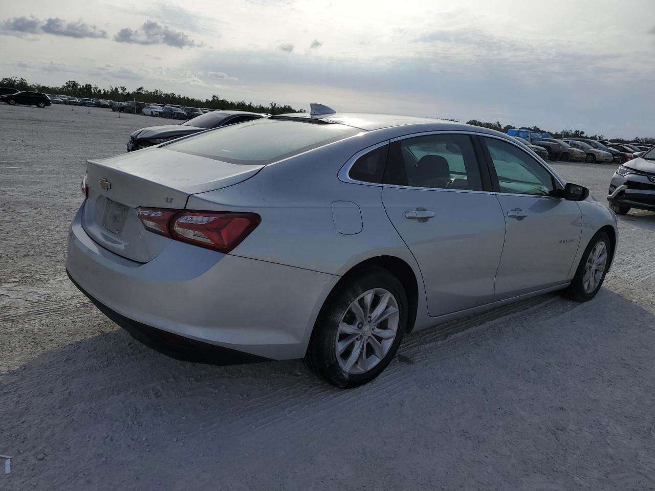 Image 3 of 2020 CHEVROLET MALIBU LT 2020 with VIN 1G1ZD5ST0LF038337