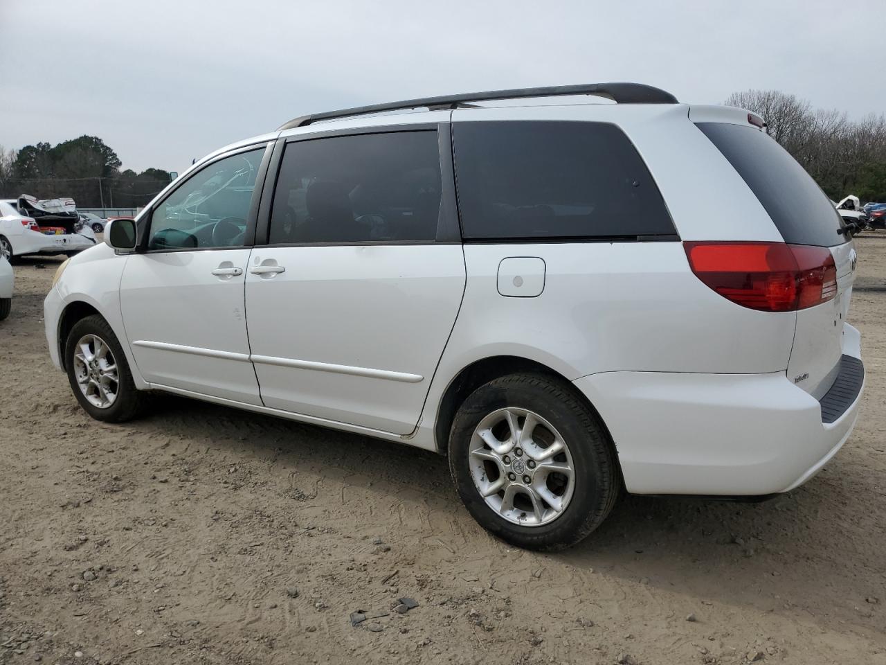 Image 2 of 2005 TOYOTA SIENNA XLE 2005 with VIN 5TDBA22C55S044024