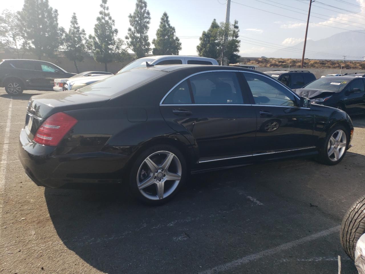 Obraz 3 z 2010 MERCEDES-BENZ S 550 4MATIC 2010 z VIN WDDNG8GB5AA325901