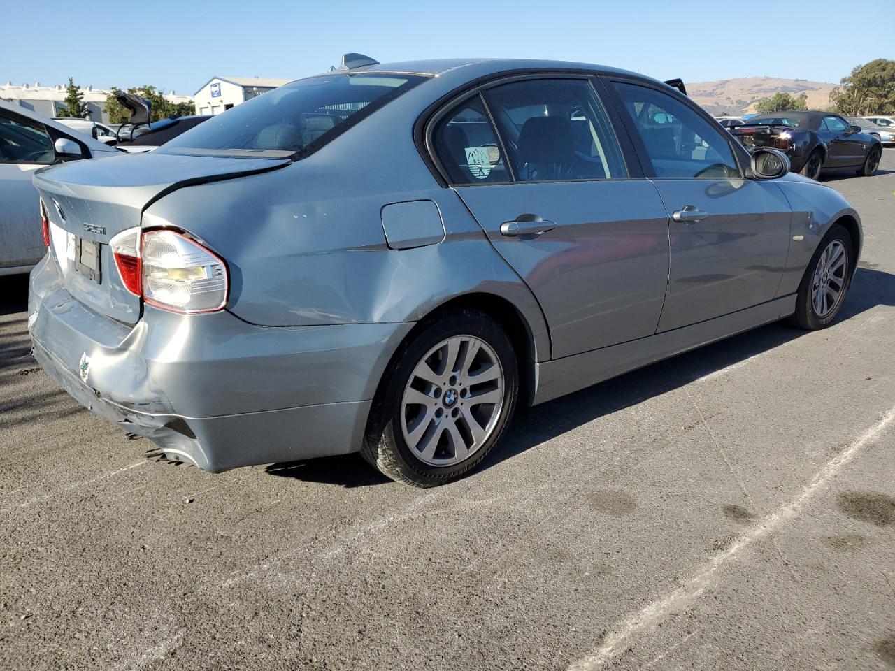 Obraz 3 z 2006 BMW 325 I 2006 z VIN WBAVB13596KR57170