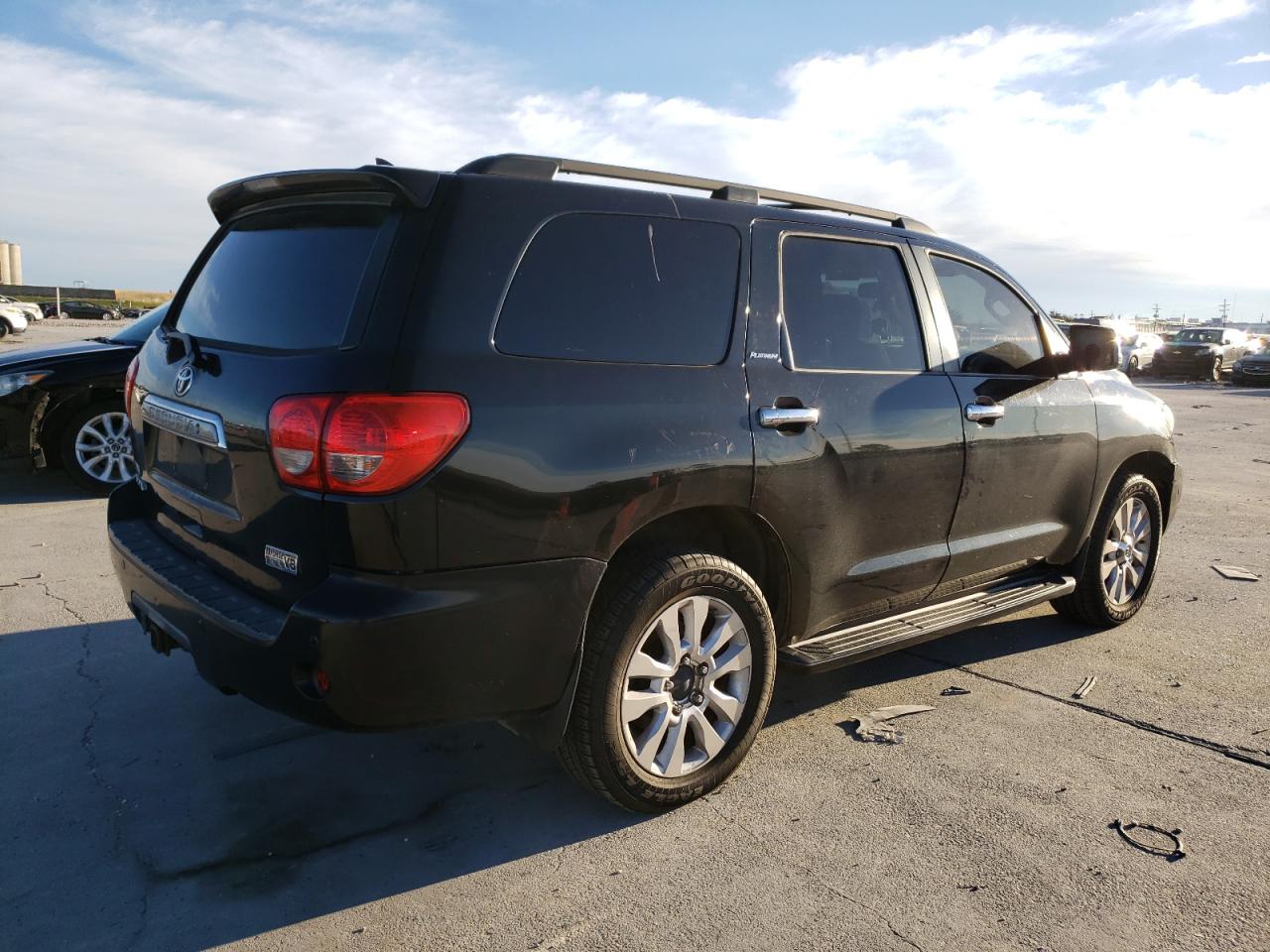 Obraz 3 z 2010 TOYOTA SEQUOIA PLATINUM 2010 z VIN 5TDYY5G12AS022703