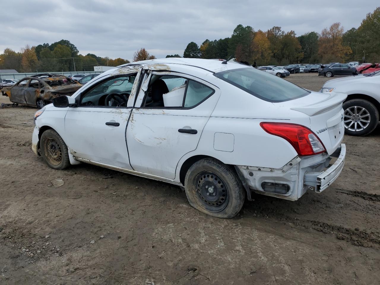 Obraz 2 z 2018 NISSAN VERSA S 2018 z VIN 3N1CN7AP8JL859993