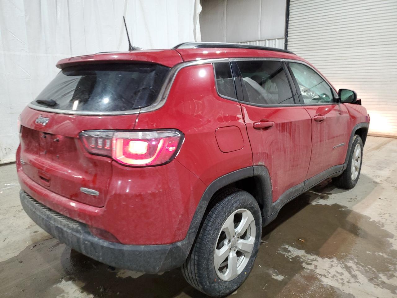 Изображение 3 2020 JEEP COMPASS LATITUDE 2020 с VIN 3C4NJDBB4LT219575