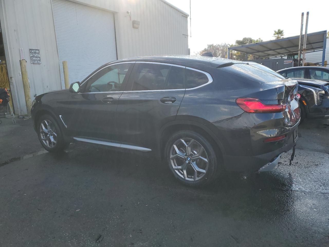 Изображение 2 2024 BMW X4 XDRIVE30I 2024 с VIN 5UX33DT05R9T77681
