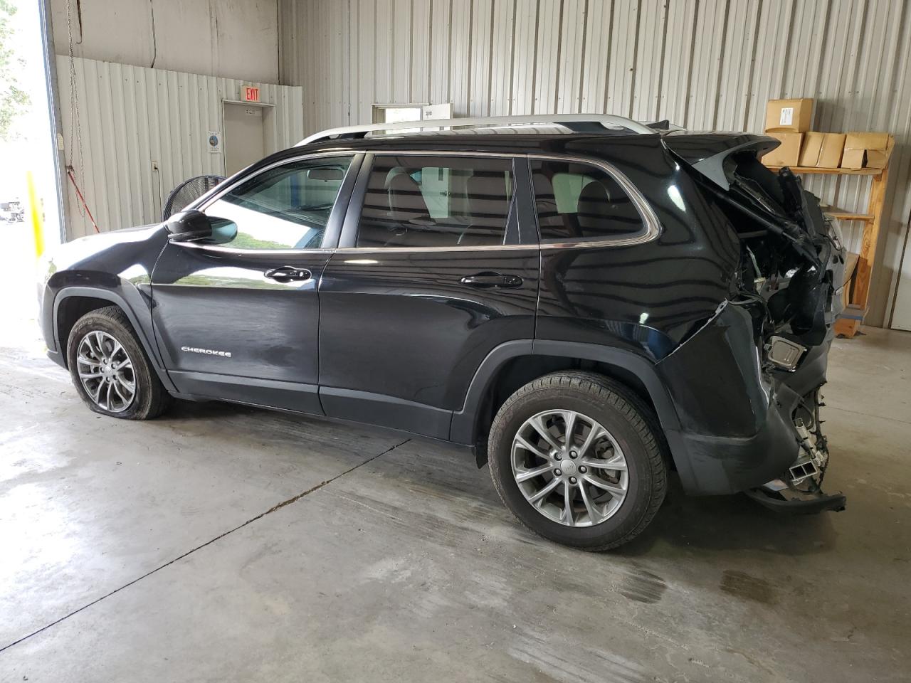 Image 2 of 2019 JEEP CHEROKEE LATITUDE PLUS 2019 with VIN 1C4PJLLX0KD470272