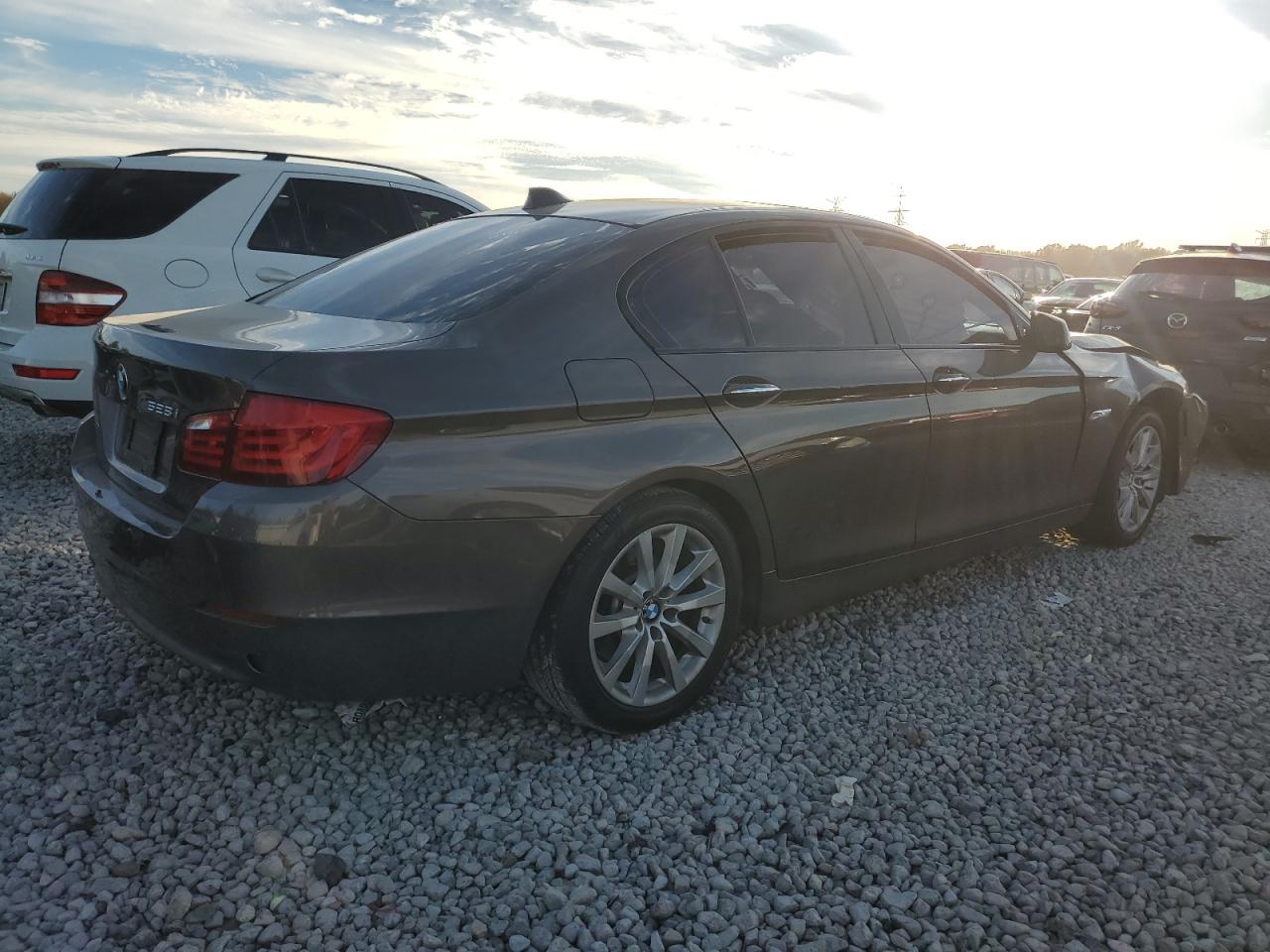 Изображение 3 2011 BMW 528 I 2011 с VIN WBAFR1C56BC744407