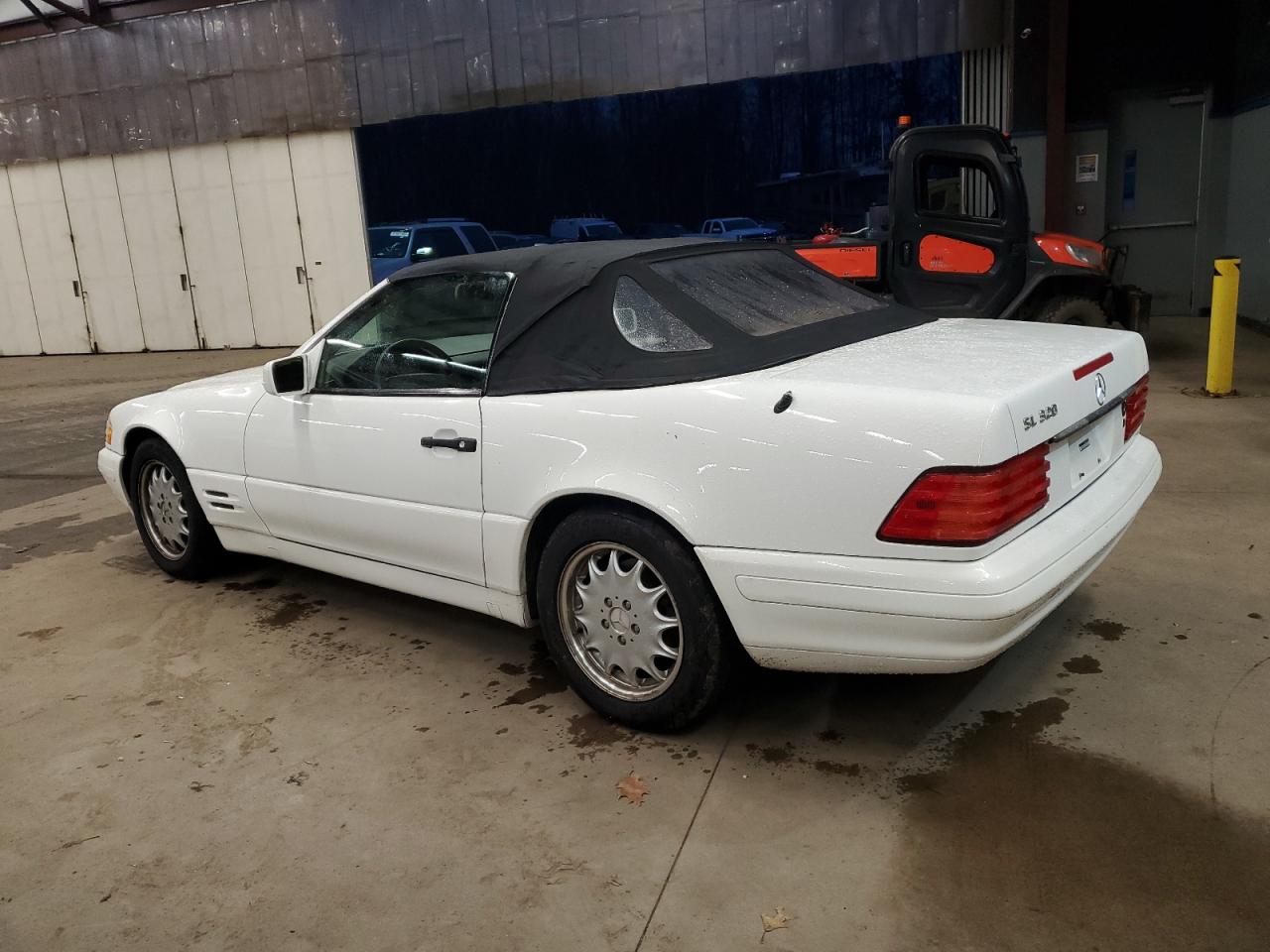 Image 2 of 1997 MERCEDES-BENZ SL 320 1997 with VIN WDBFA63F7VF145615