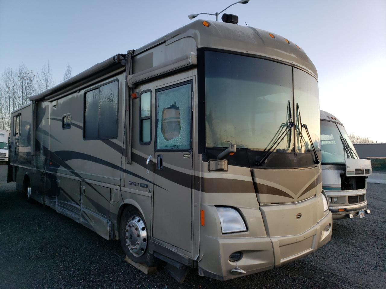 2005 FREIGHTLINER CHASSIS X LINE MOTOR HOME 2005 image