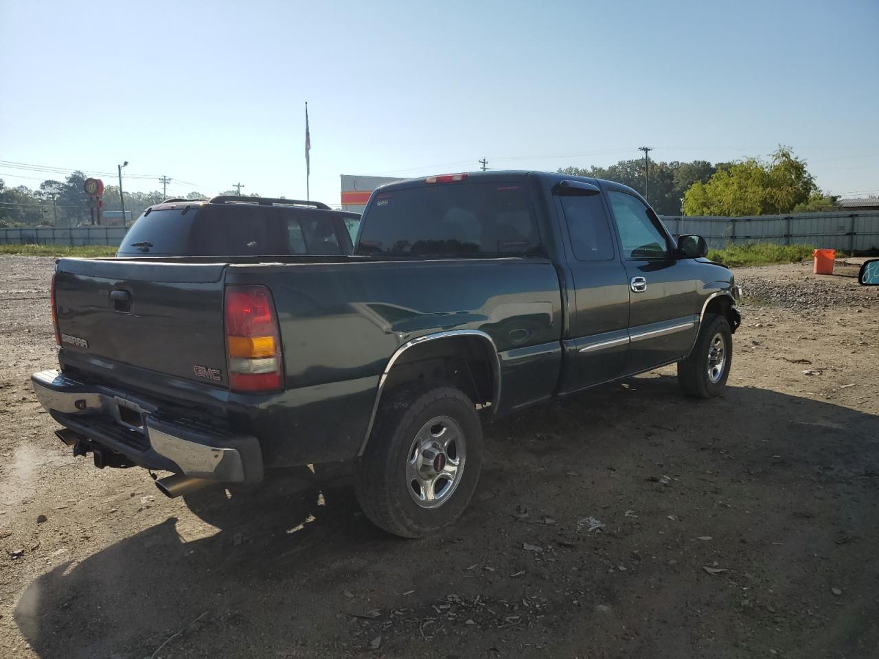 Image 3 of 2003 GMC NEW SIERRA C1500 2003 with VIN 2GTEC19V431186233