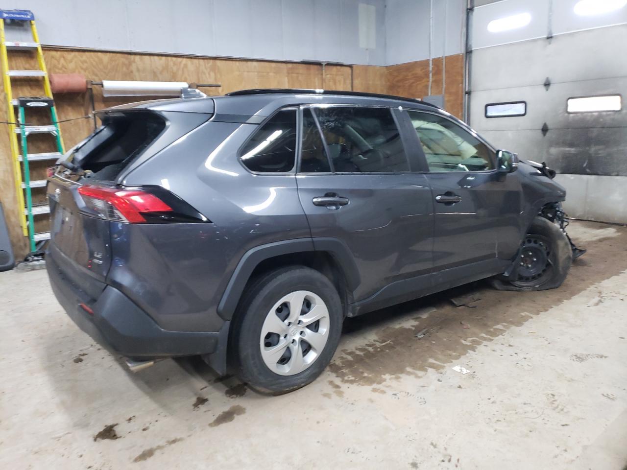 Изображение 3 2019 TOYOTA RAV4 LE 2019 с VIN JTMG1RFV4KD008021