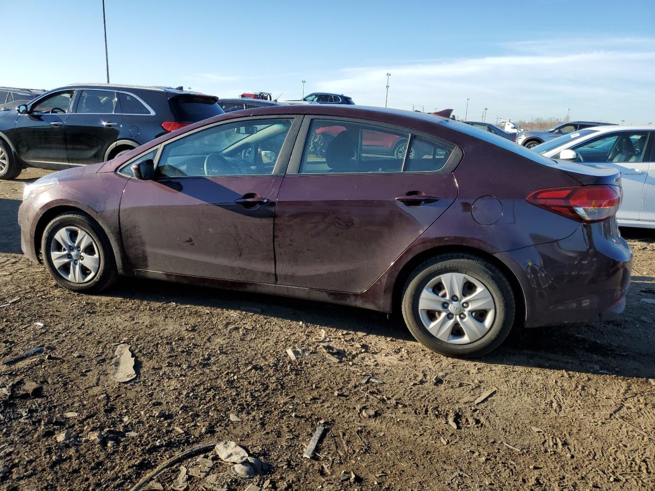 Изображение 2 2017 KIA FORTE LX 2017 с VIN 3KPFK4A7XHE089196
