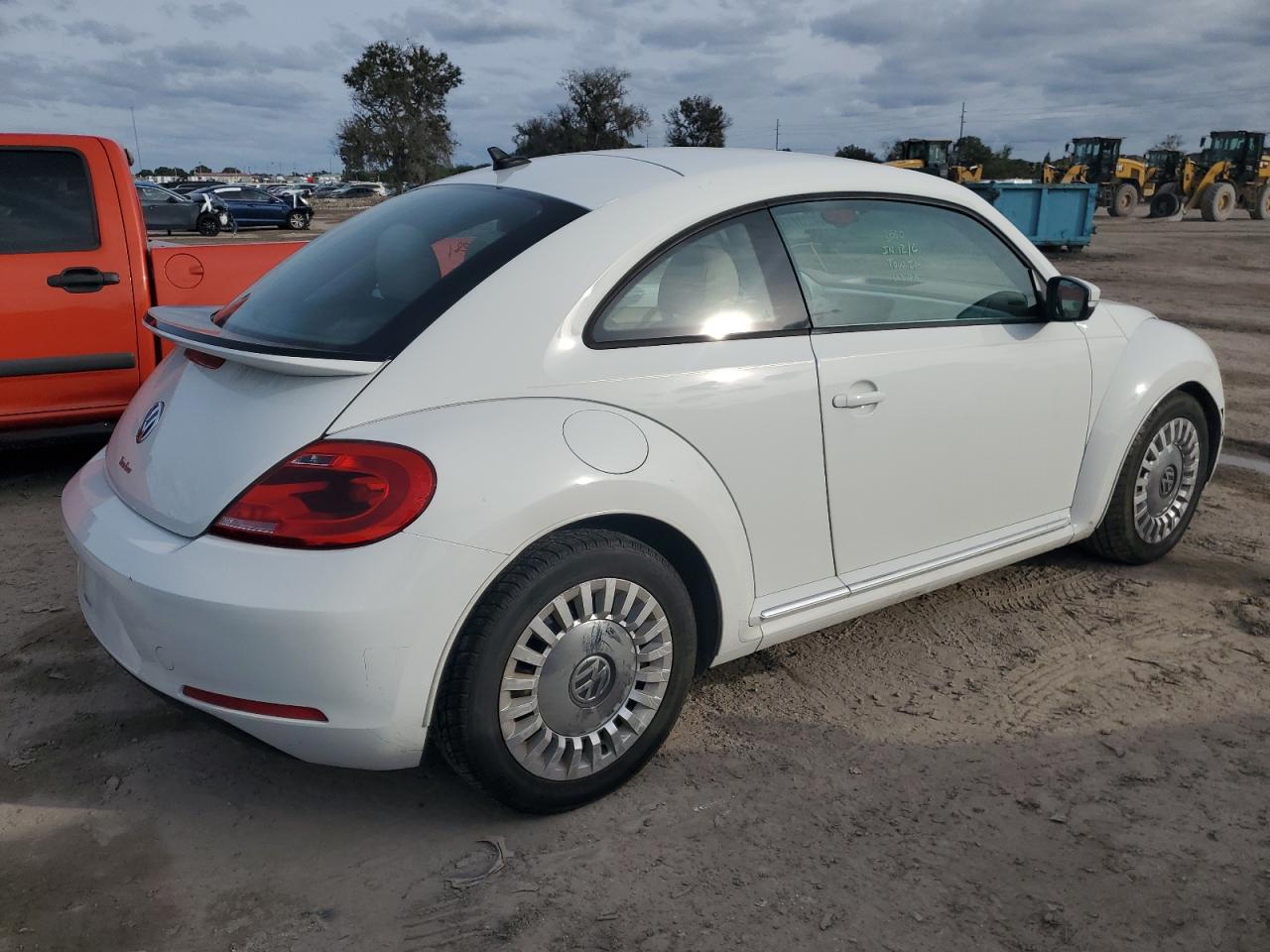 Изображение 3 2016 VOLKSWAGEN BEETLE SE 2016 с VIN 3VWJ07ATXGM616234